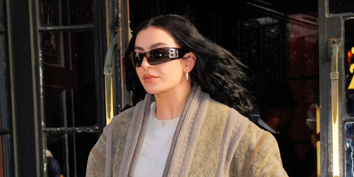 Balenciaga BB0359S 001 - As Seen On Charli XCX & Luisa Sonza - Image 4