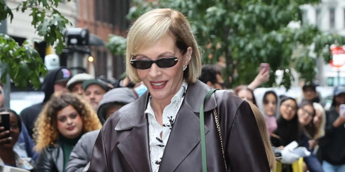 Bottega Veneta BV1390S 001 - As Seen On Dakota Johnson & Julianne Moore - Image 8