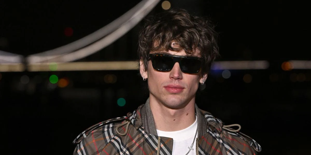 Burberry BE4451U 3002/73 - As Seen On Vinnie Hacker & Chen Kun - Image 4