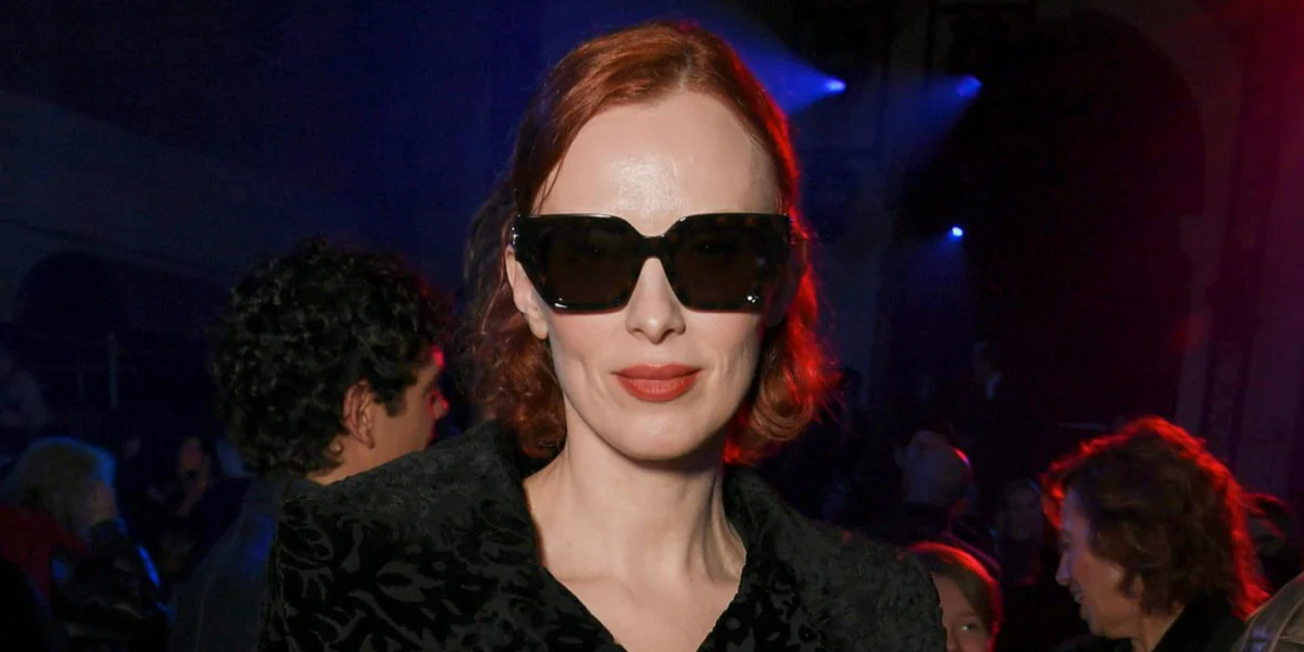 Burberry BE4472U 3002/73 - As Seen On Karen Elson - Image 4