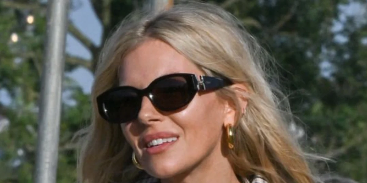 Chloe CH0235S 001 - As Seen On Sienna Miller - Image 4