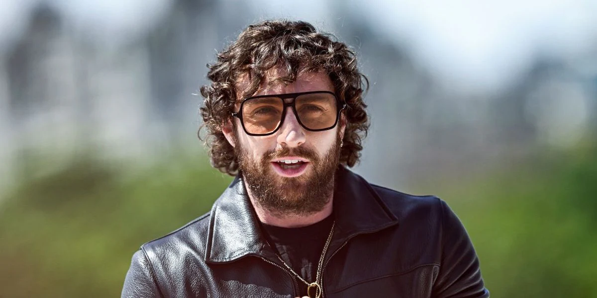 Emporio Armani EA4252U 5017/93 - As Seen On Aaron Taylor-Johnson - Image 4