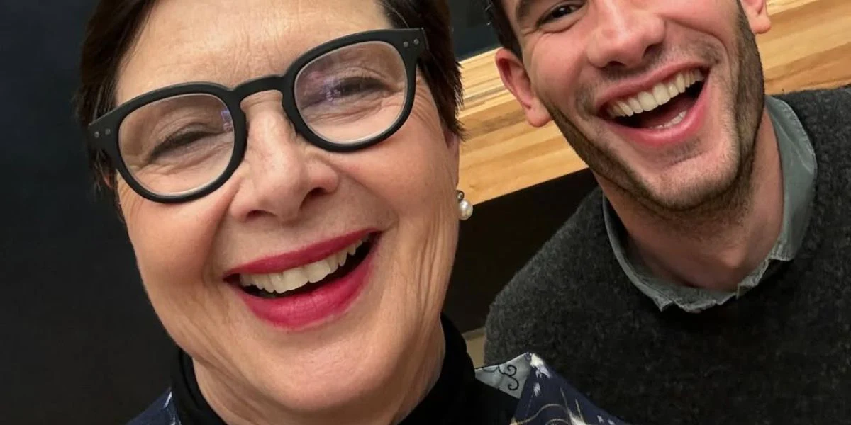 Izipizi C C25 Khaki Green Reading Glasses - As Seen On Isabella Rossellini - Image 4