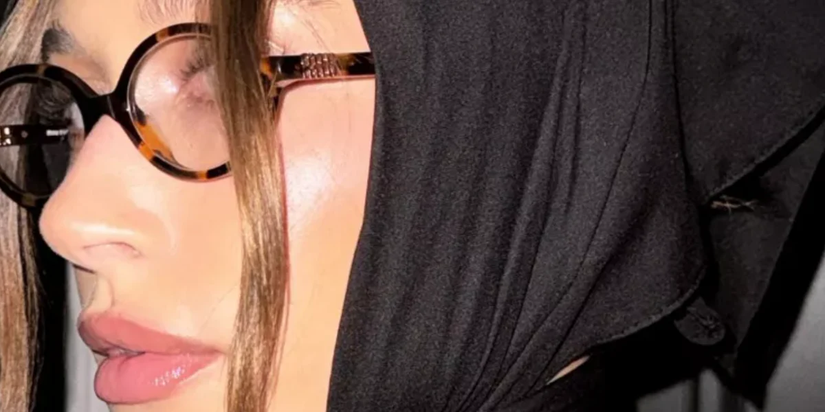 Miu Miu MU 04ZS VAU08N Blue Control - As Seen On Sabrina Carpenter & Hailey Bieber - Image 4