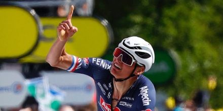 Oakley Sutro OO9406 06 - As Seen On Egan Bernal & Matthieu Van Der Poel - Image 5