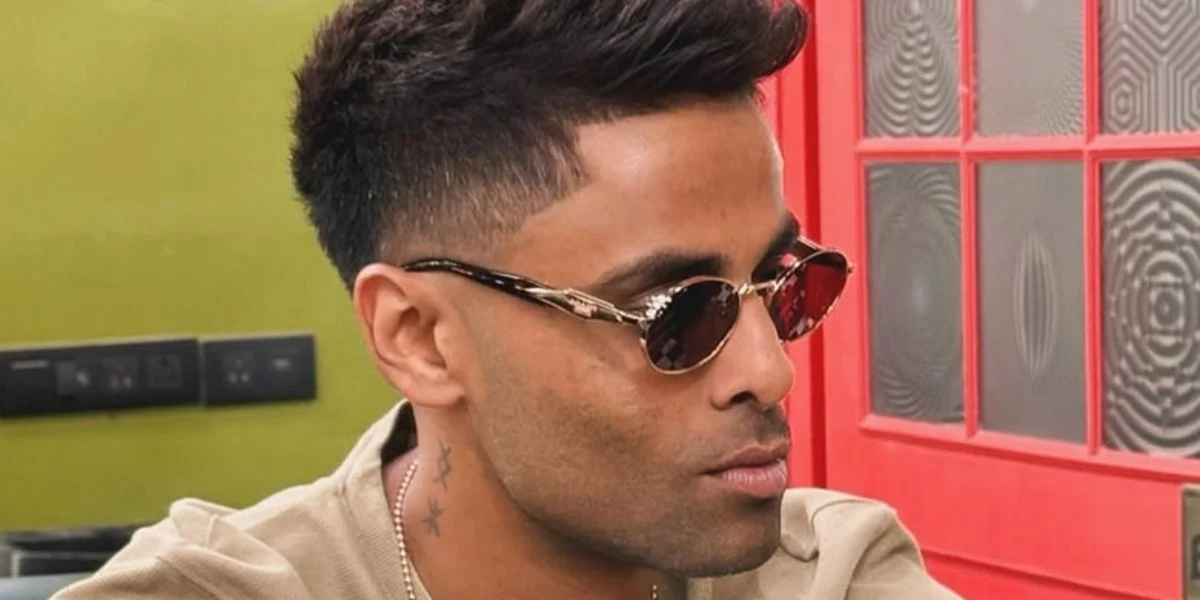 Prada PR 65ZS ZVN09T - As Seen On Luisa Sonza & Suryakumar Yadav - Image 5