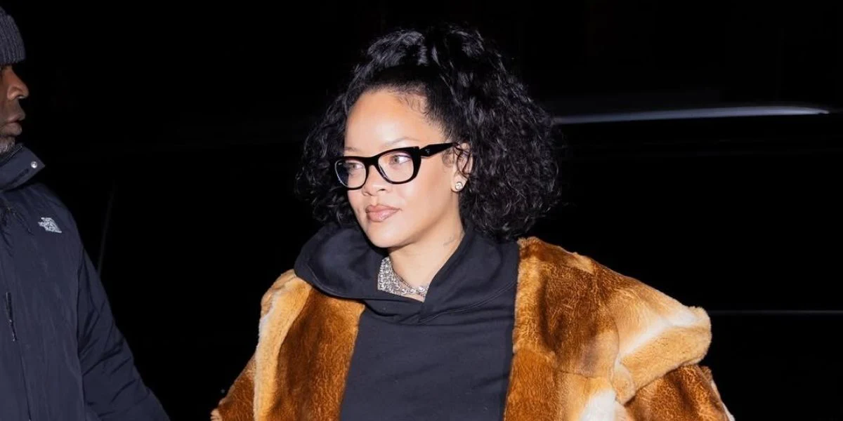 Prada PR A18V 16K1O1 - As Seen On Rihanna - Image 3