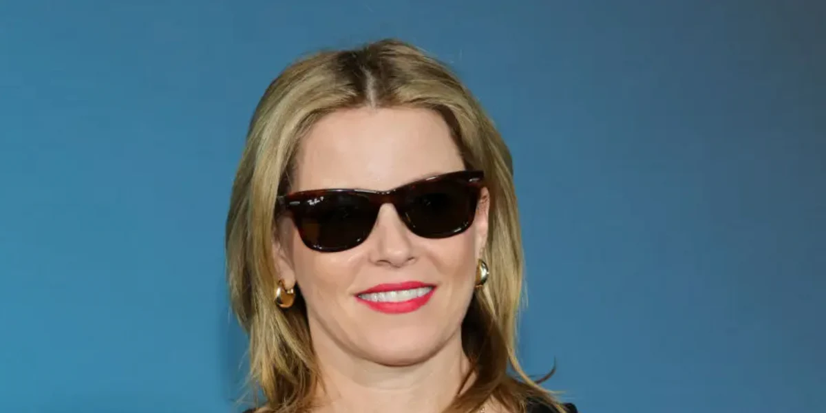 Ray-Ban Wayfarer 2140 902/57 Polarised - As Seen On Jake Gyllenhaal & Elizabeth Banks - Image 5