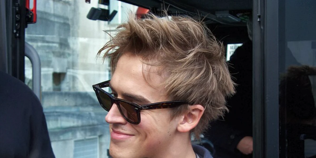 Ray-Ban Wayfarer 2140 902/57 Polarised - As Seen On Jake Gyllenhaal & Elizabeth Banks - Image 6