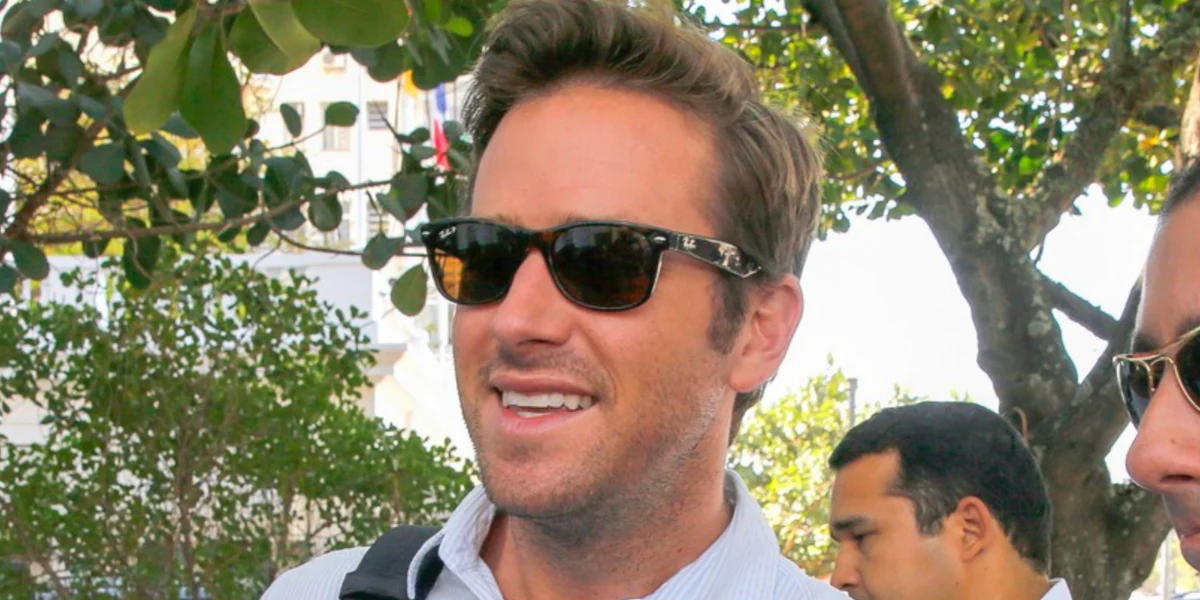 Ray-Ban Wayfarer 2140 902/57 Polarised - As Seen On Jake Gyllenhaal & Elizabeth Banks - Image 7