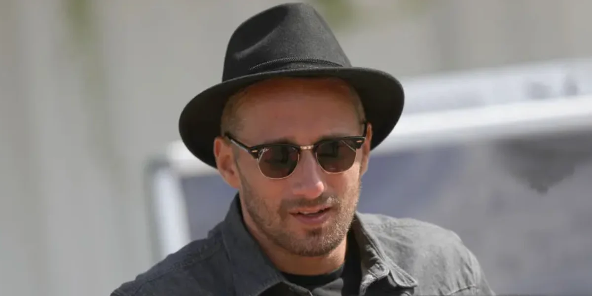 Ray-Ban Clubmaster 3016 W0365 Black - An Icon - As Seen On Harry Kane & V of BTS - Image 10