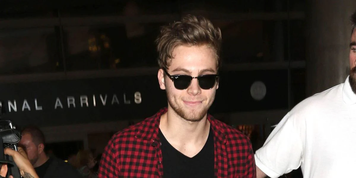 Ray-Ban Clubmaster 3016 W0365 Black - An Icon - As Seen On Harry Kane & V of BTS - Image 43