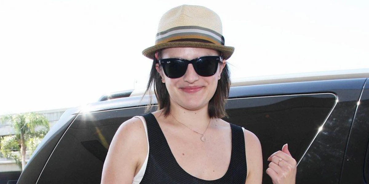 Ray-Ban Folding Wayfarer 4105 601 - As Seen On Irina Shayk & Elisabeth Moss - Image 5