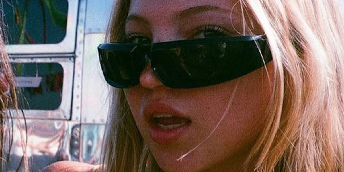 Ray-Ban Izaz RB 4432 6677/6V - As Seen On Lila Grace Moss - Image 6