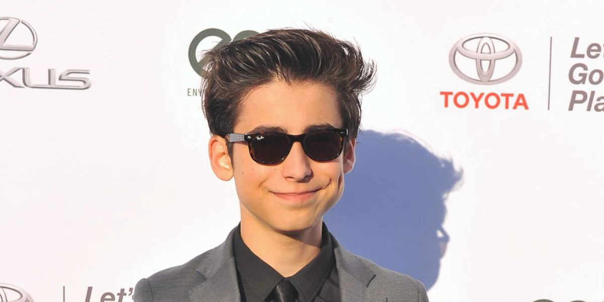 Ray-Ban Kids New Wayfarer RJ 9052S 152/73 Childs Frame - As Seen On Aidan Gallagher - Image 4