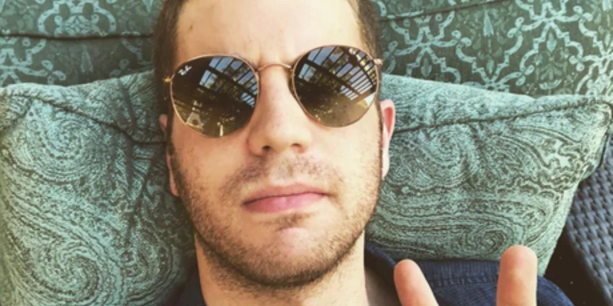 Ray-Ban Round Metal RB 3447 001/71 - As Seen On Ben Platt - Image 4