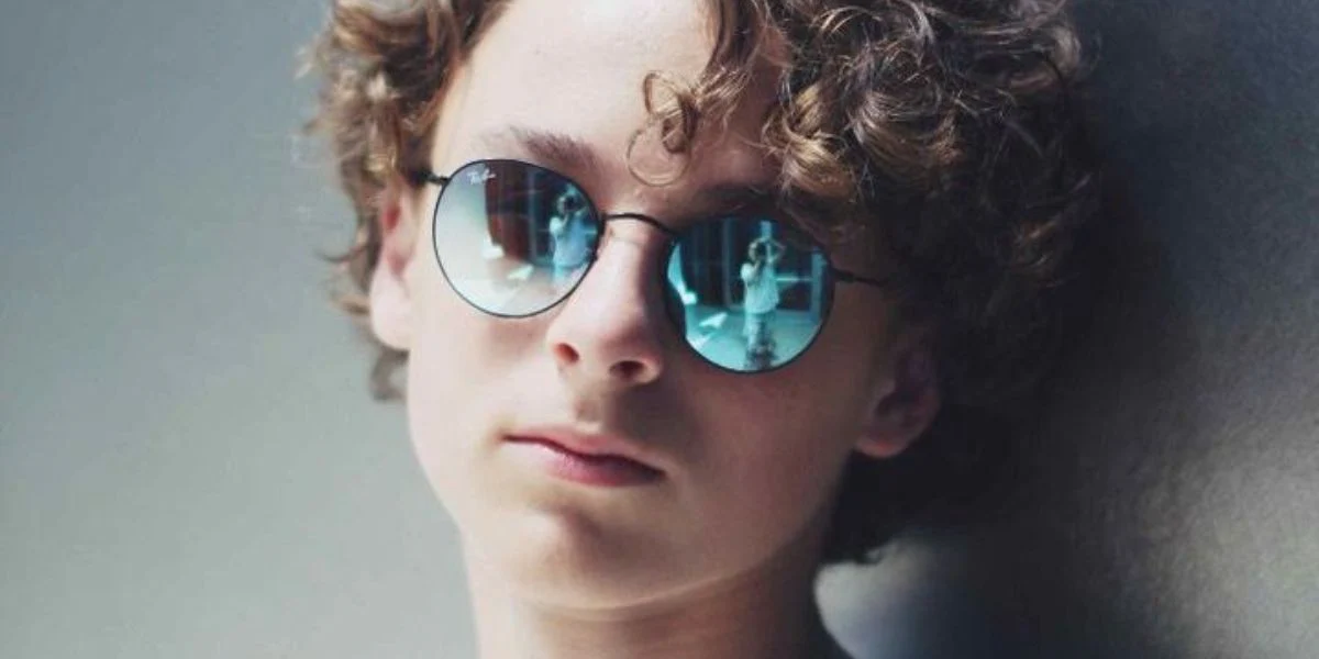 Ray-Ban Round Metal RB 3447 002/4O - As Seen On Wyatt Oleff - Image 4