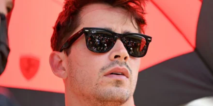 Ray-Ban Wayfarer RB 4340 601 - As Seen on Charles Leclerc & Ethan Hawke - Image 4