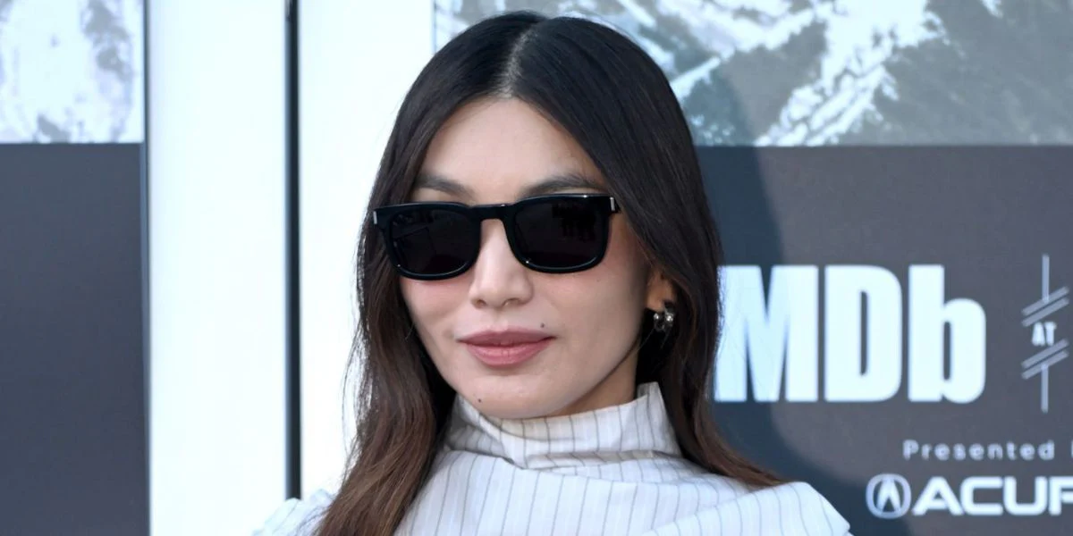 Saint Laurent SL 581 001 - As Seen On Gemma Chan - Image 3