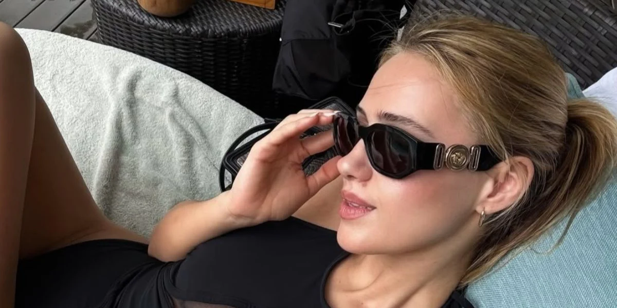 Versace 4361 GB1/87 Medusa Biggie Sunglasses - As Seen On Sabrina Carpenter & Kim Kardashian - Image 46